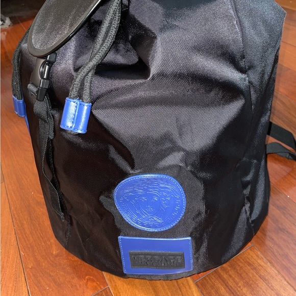 Versace. Black And Blue Carry Bag. - Picture 4 of 5